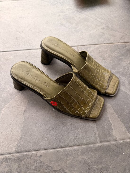 Lisa Says Gah Shoes - Lisa Says Gah 7.5 Olive Green Square Toe Slide Mules Croc-Embossed